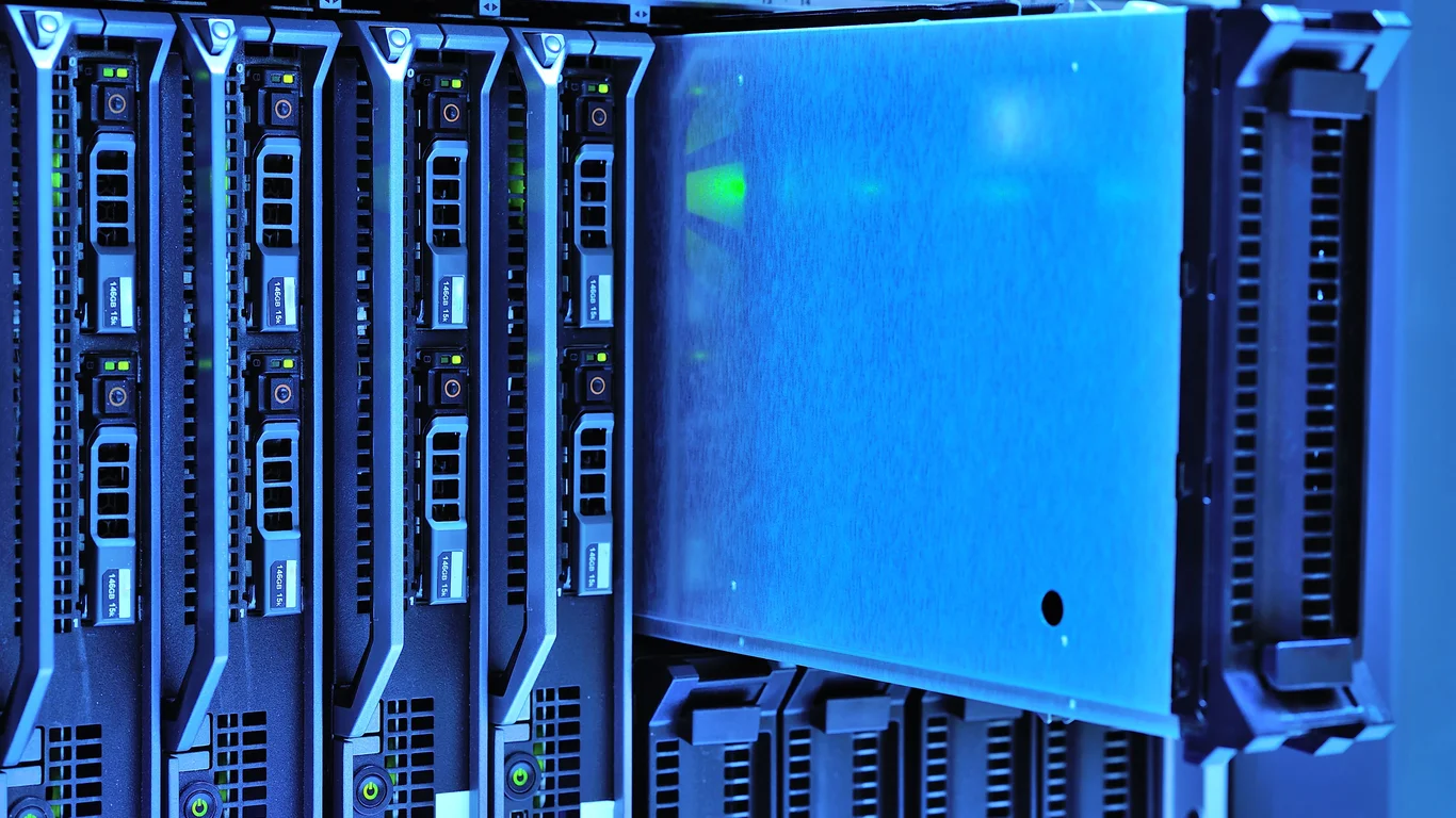 Best Hypervisor for Homelab in 2026: Proxmox vs ESXi vs Hyper-V