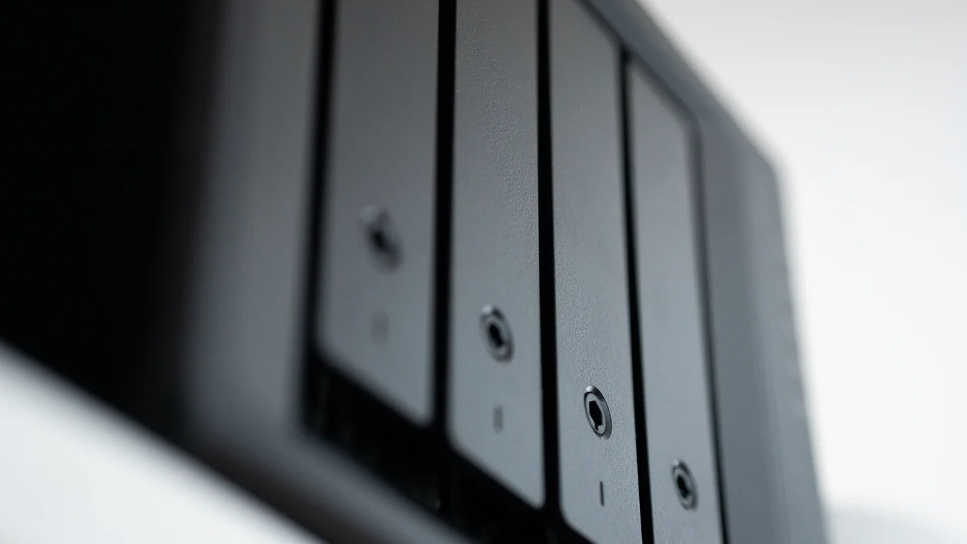 Synology vs DIY NAS: Prebuilt Convenience or Build Your Own?