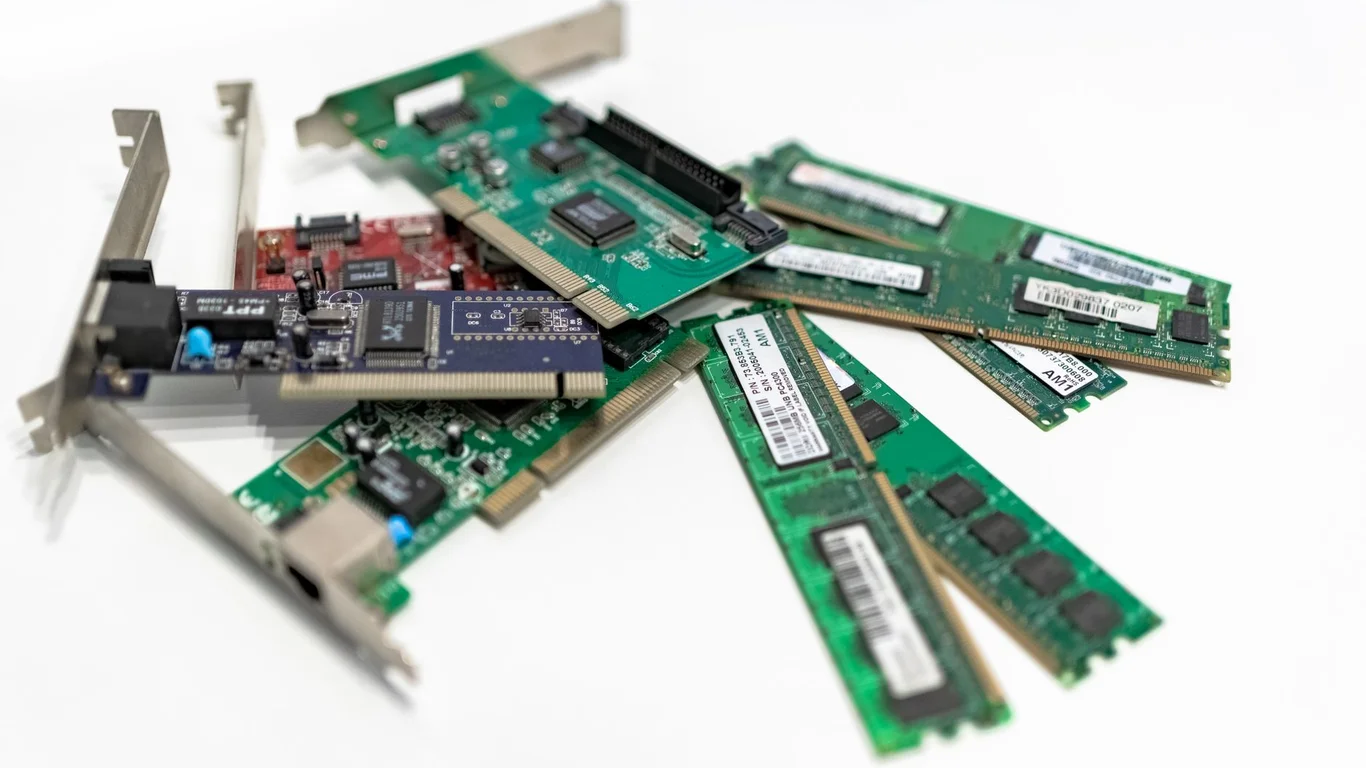 Best HBA Card for a NAS in 2026: Adding SATA Ports Cheaply