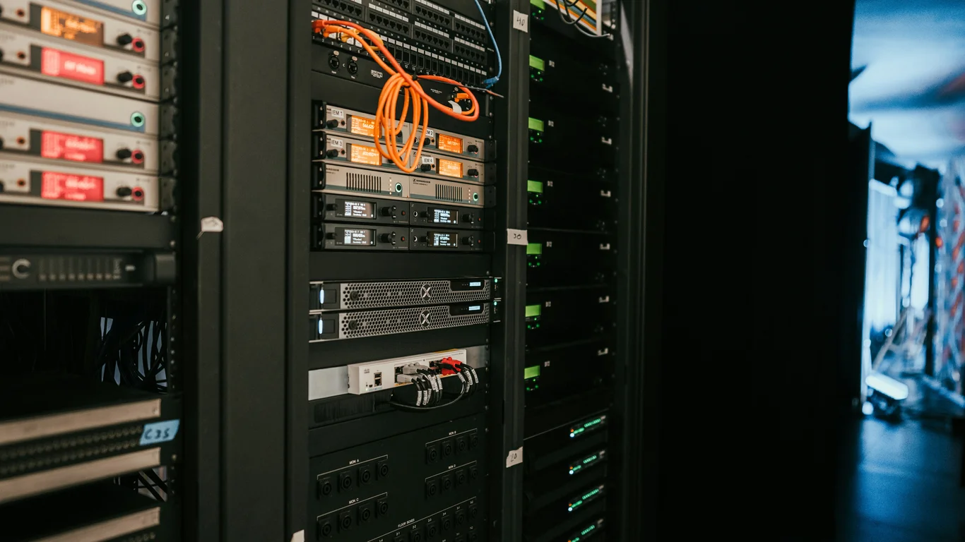 Synology vs UGREEN: Established Software or Newer Hardware Value?